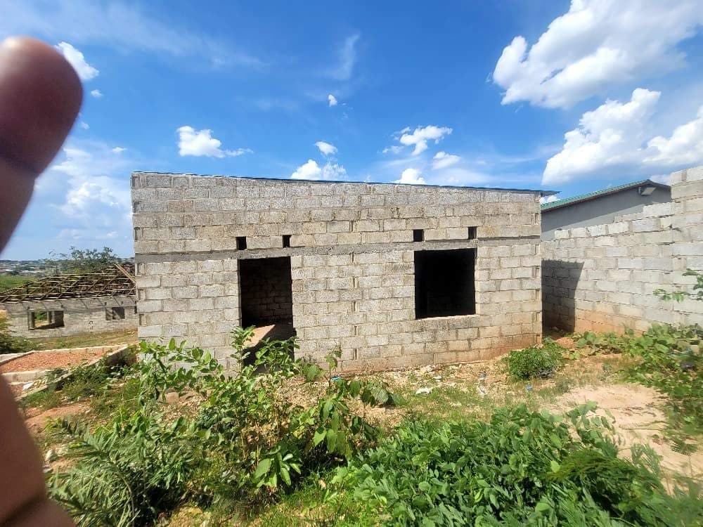 Beautiful 3 bedroom house in Lusaka 7070 road Jamaica area