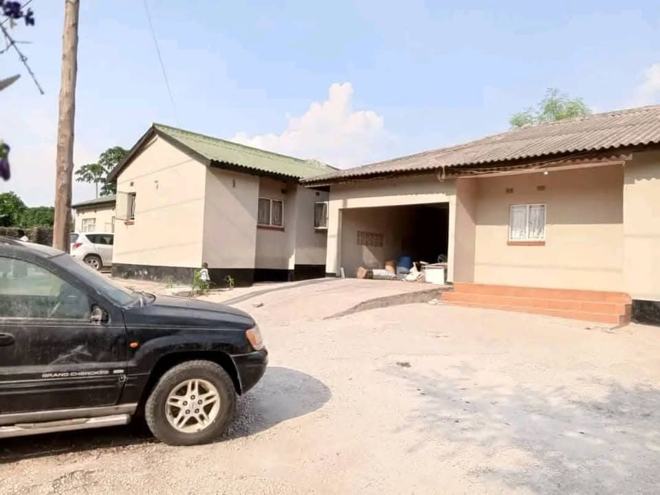 HOUSE FOR CHUDLEIGH BEHIND MUNALI MALL 4BEDROOMS 2BEDROOMS ARE SELF-CONTAINED + 2BEDROOMS BY 2