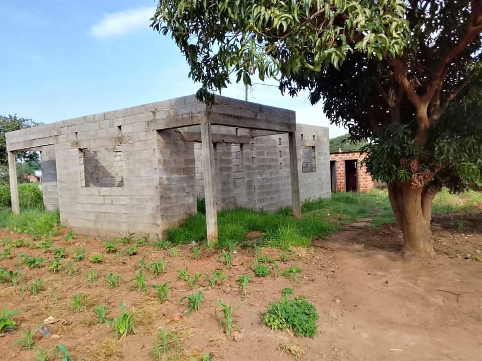 Unfinished house for sale in chongwe Quick Sale Hurry K115,000 Negotiable Two bedroomed house