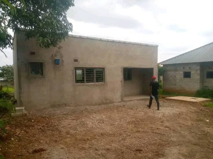 House for sale in chongwe town 2 ROOMED SELF CONTAINED HOUSE FOR SALE IN CHONGWE TOWN PRICE