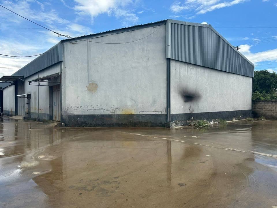 12 WAREHOUSES FOR SALE IN MAIN MAKENI TATTOOS ROAD FRONTAGE ON TITLE I 12 WAREHOUSES FOR SALE IN