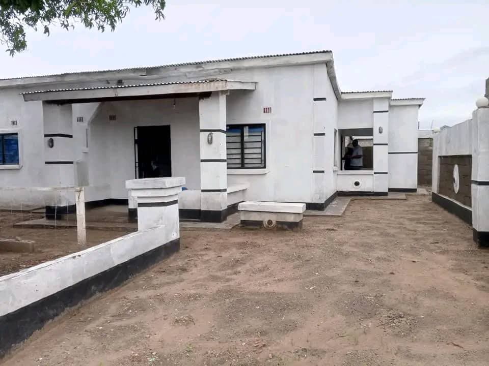 House for sale in chongwe town QUICK SALE NEWLY BUILT HOUSE IN CHONGWE TOWN OPPOSITE CHONGWE