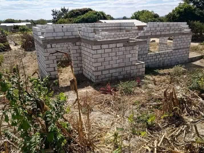House for sale in chongwe town Unfinished house for sale ‼ K100,000 negotiable call [hidden