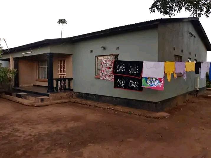 House for sale in chongwe town HURRY QUICK SALE CHONGWE TOWN REDUCE TO GO PRICE NEGOTIABLE k