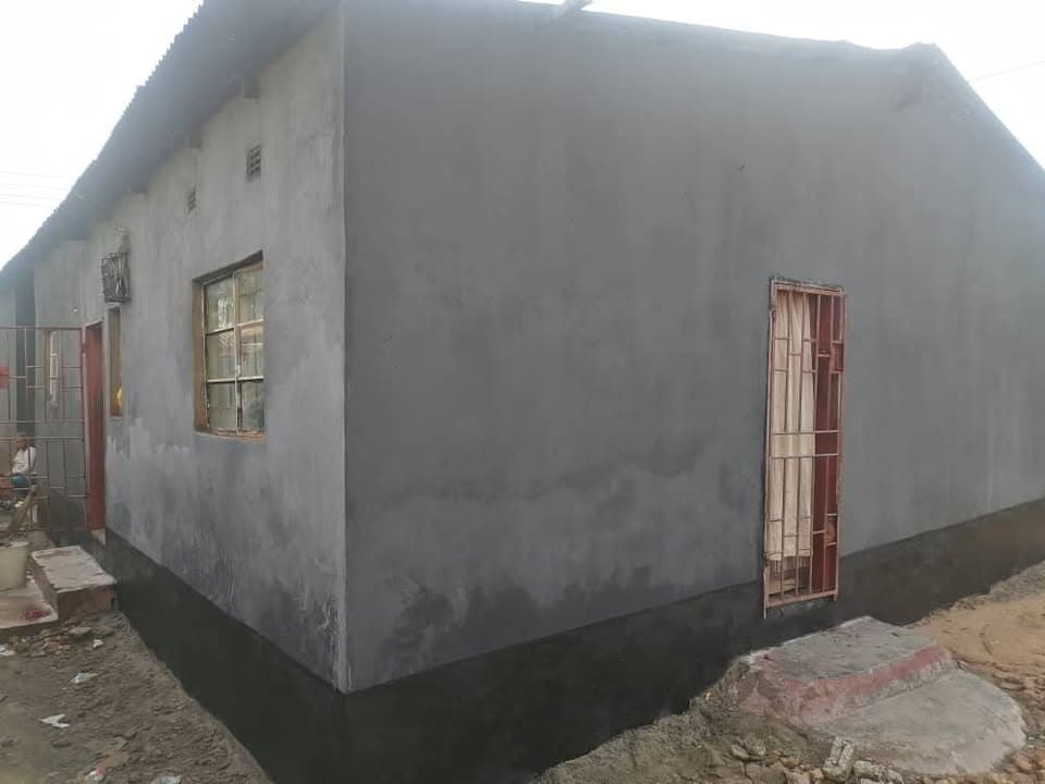House for sale in Ng'ombe 3 rooms by 2 door's plus 2 rooms by 2 door's house on sale in Lusaka