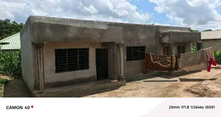 QUICK SALE CHONGWE TOWN QUICK SALE CHONGWE TOWN 3 bedroom msc plus 1 bedroom by 2 doors and a shop