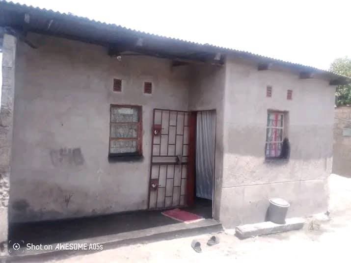 House for sale in chawama Asking price K170,000 Negotiable.