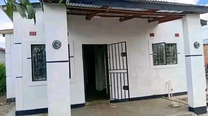 3BEDROOM HOUSE FOR SALE IN CHONGWE TOWN